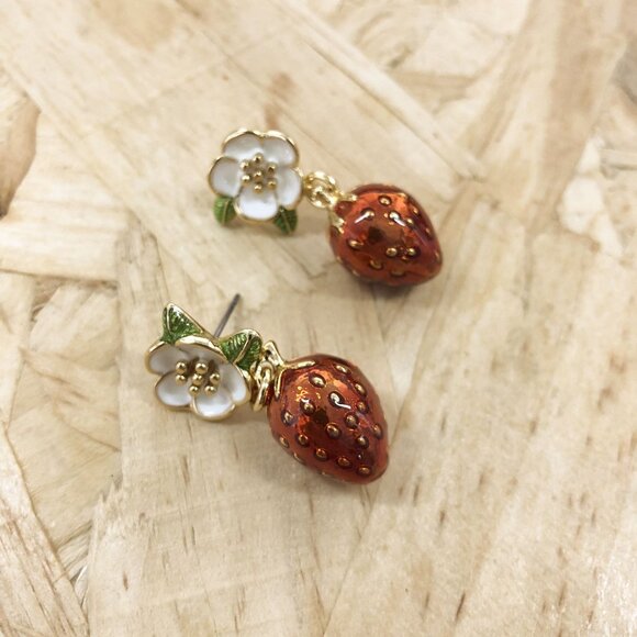 NEW Kate Spade Picnic Perfect Strawberry Red Earrings - Picture 1 of 4